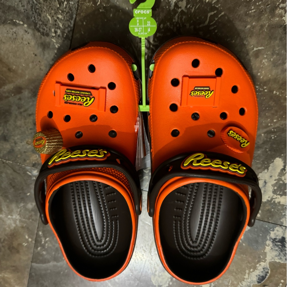 NWT Reese’s crocs